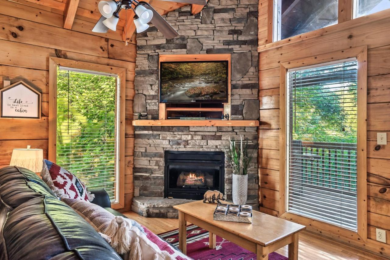 Cozy Log Cabin!! In Heart Of Pf & Close To The Smokies Pigeon Forge Exterior photo